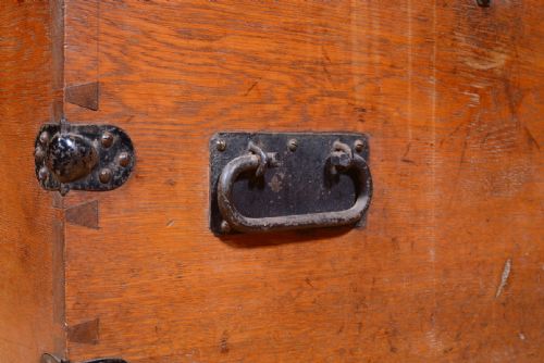 A VICTORIAN IRON MOUNTED OAK SILVER CHEST STRONG BOX C1860 - ADDITIONAL PHOTO 6
