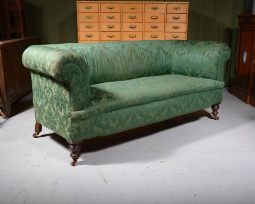 a victorian chesterfield sofa c1880 - CATEGORY: ANTIQUE SOFAS - DATED 1880