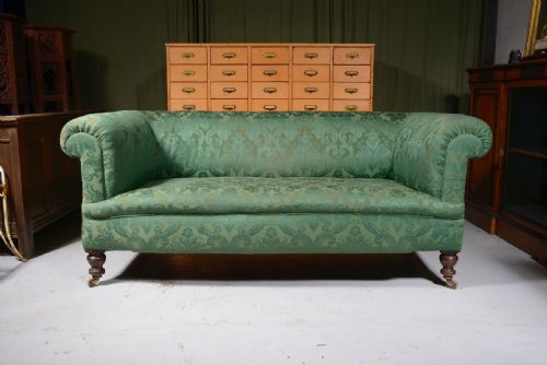 A VICTORIAN CHESTERFIELD SOFA C1880 - ADDITIONAL PHOTO 2