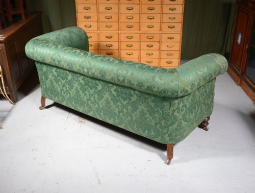 A VICTORIAN CHESTERFIELD SOFA C1880 - ADDITIONAL PHOTO 3