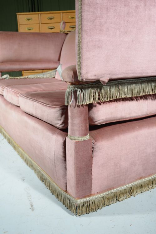 A PINK VELVET KNOLE SOFA C1920 - ADDITIONAL PHOTO 6