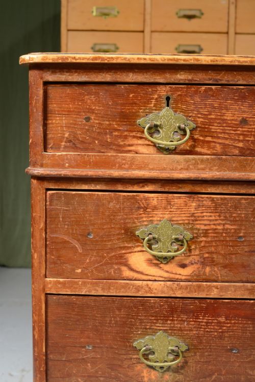 AN EARLY VICTORIAN STAINED PINE PEDESTAL DESK C1850 - ADDITIONAL PHOTO 1