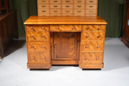 A VICTORIAN SATIN BIRCH KNEEHOLE DESK BY CONSTANTINE CO LEEDS C1850 - ADDITIONAL PHOTO 2