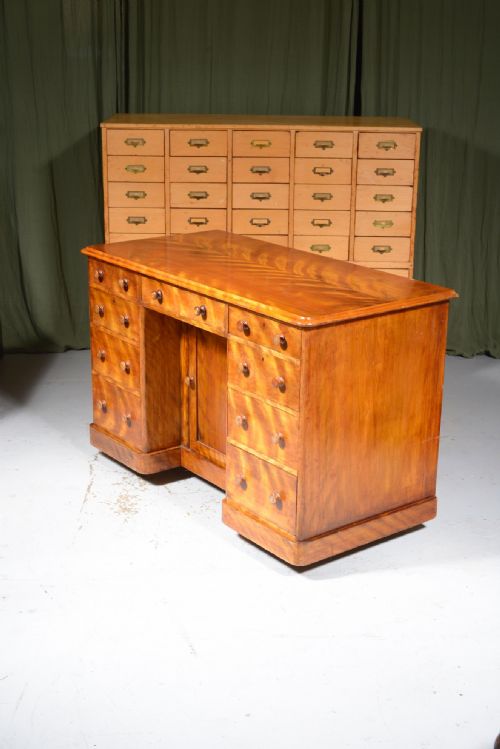 A VICTORIAN SATIN BIRCH KNEEHOLE DESK BY CONSTANTINE CO LEEDS C1850 - ADDITIONAL PHOTO 3