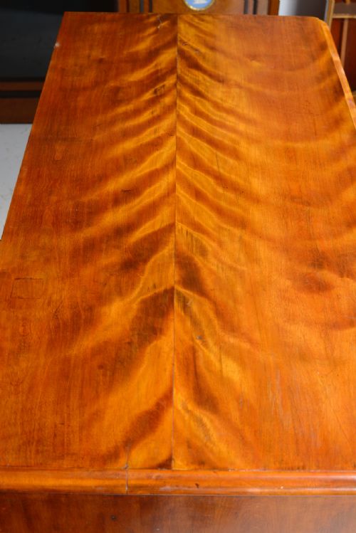 A VICTORIAN SATIN BIRCH KNEEHOLE DESK BY CONSTANTINE CO LEEDS C1850 - ADDITIONAL PHOTO 7
