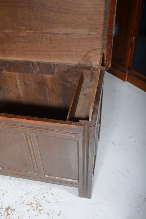 A LARGE PANELLED OAK COFFER C1700 - ADDITIONAL PHOTO 5