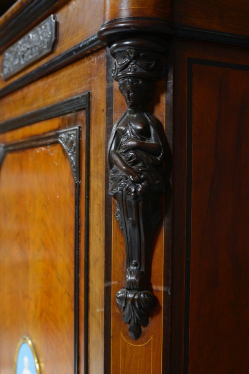 A VICTORIAN BURR WALNUT BREAKFRONT CREDENZA CABINET C1880 - ADDITIONAL PHOTO 4