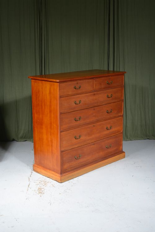 AN ARTS AND CRAFTS STAINED ASH AND OAK CHEST OF DRAWERS ATTRIBUTED TO GILLOW C1890 - ADDITIONAL PHOTO 5