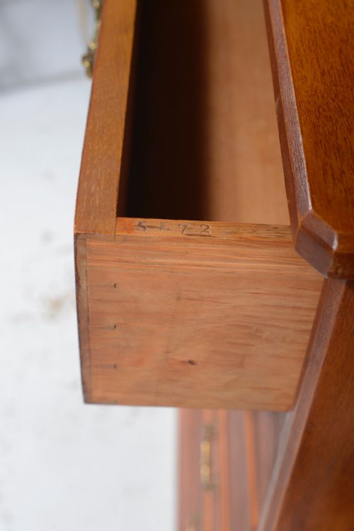 AN ARTS AND CRAFTS STAINED ASH AND OAK CHEST OF DRAWERS ATTRIBUTED TO GILLOW C1890 - ADDITIONAL PHOTO 8