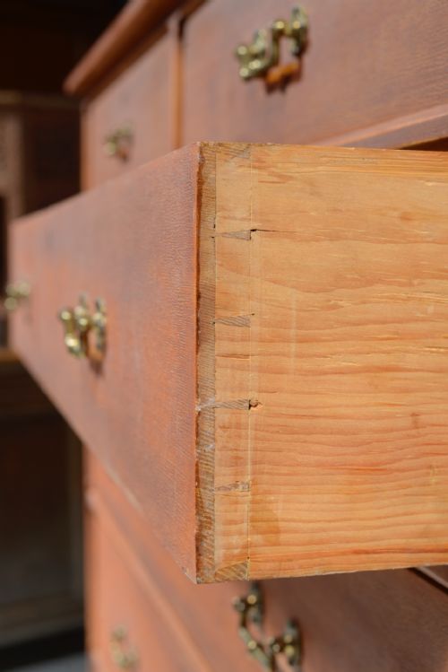 AN ARTS AND CRAFTS STAINED ASH AND OAK CHEST OF DRAWERS ATTRIBUTED TO GILLOW C1890 - ADDITIONAL PHOTO 9