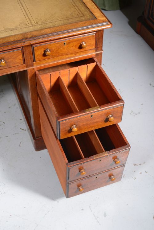 A VICTORIAN MAHOGANY PEDESTAL DESK BY COOKE'S FINSBURY LTD C1850 - ADDITIONAL PHOTO 5