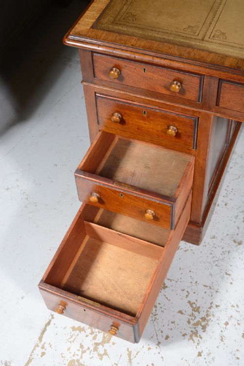 A VICTORIAN MAHOGANY PEDESTAL DESK BY COOKE'S FINSBURY LTD C1850 - ADDITIONAL PHOTO 6