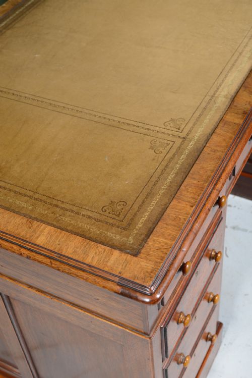 A VICTORIAN MAHOGANY PEDESTAL DESK BY COOKE'S FINSBURY LTD C1850 - ADDITIONAL PHOTO 7