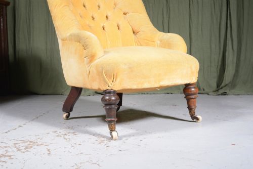 A VICTORIAN BUTTON BACK VELVET NURSING CHAIR C1850 - ADDITIONAL PHOTO 4