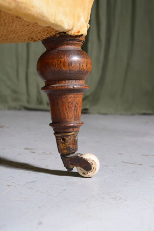 A VICTORIAN BUTTON BACK VELVET NURSING CHAIR C1850 - ADDITIONAL PHOTO 5