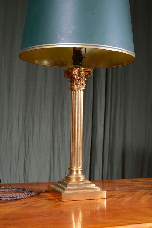 A VICTORIAN GILT BRASS CORINTHIAN COLUMN TABLE LAMP C1890 - ADDITIONAL PHOTO 1