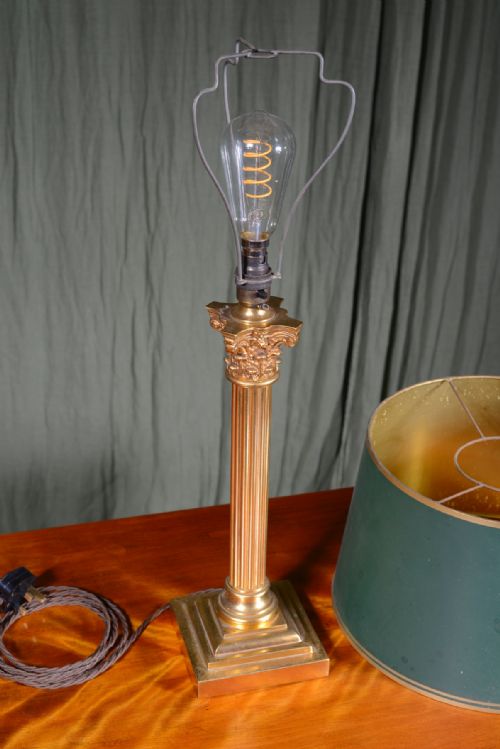 A VICTORIAN GILT BRASS CORINTHIAN COLUMN TABLE LAMP C1890 - ADDITIONAL PHOTO 2