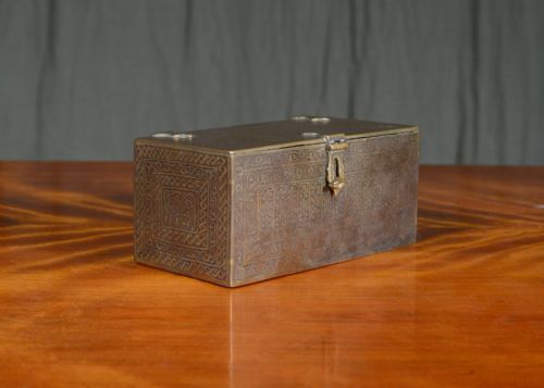 AN ISLAMIC ENGRAVED BRASS BIDRI WARE BOX C1920 - ADDITIONAL PHOTO 1