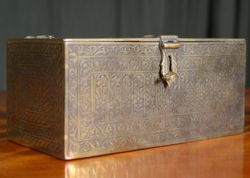 AN ISLAMIC ENGRAVED BRASS BIDRI WARE BOX C1920 - ADDITIONAL PHOTO 2