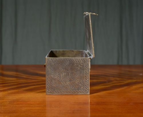 AN ISLAMIC ENGRAVED BRASS BIDRI WARE BOX C1920 - ADDITIONAL PHOTO 6
