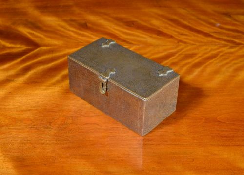 AN ISLAMIC ENGRAVED BRASS BIDRI WARE BOX C1920 - ADDITIONAL PHOTO 9