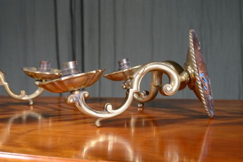 A PAIR OF BRASS TWO LIGHT WALL SCONCES C1910 - ADDITIONAL PHOTO 2