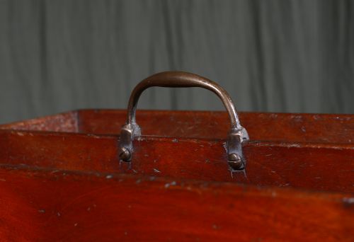 AN GEORGE III BRASS HANDLED MAHOGANY CUTLERY TRAY C1790 - ADDITIONAL PHOTO 2