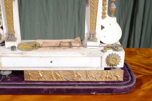 AN IMPRESSIVE FRENCH ORMOLU MOUNTED MARBLE CLOCK FOR RESTORATION C1840 - ADDITIONAL PHOTO 6