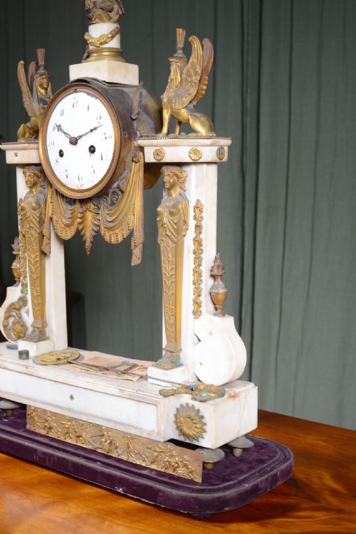 AN IMPRESSIVE FRENCH ORMOLU MOUNTED MARBLE CLOCK FOR RESTORATION C1840 - ADDITIONAL PHOTO 7