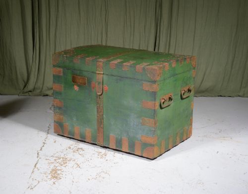 RO LEYCESTER ESQ'S NO 1 IRON BOUND OAK SILVER CHEST BY GARRARD LONDON C1850 - ADDITIONAL PHOTO 1