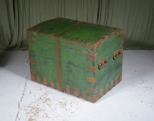 RO LEYCESTER ESQ'S NO 1 IRON BOUND OAK SILVER CHEST BY GARRARD LONDON C1850 - ADDITIONAL PHOTO 8