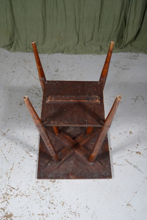 AN AESTHETIC MOVEMENT TWO TIER OAK TABLE ON RING TURNED SPLAY LEGS C1890 - ADDITIONAL PHOTO 2