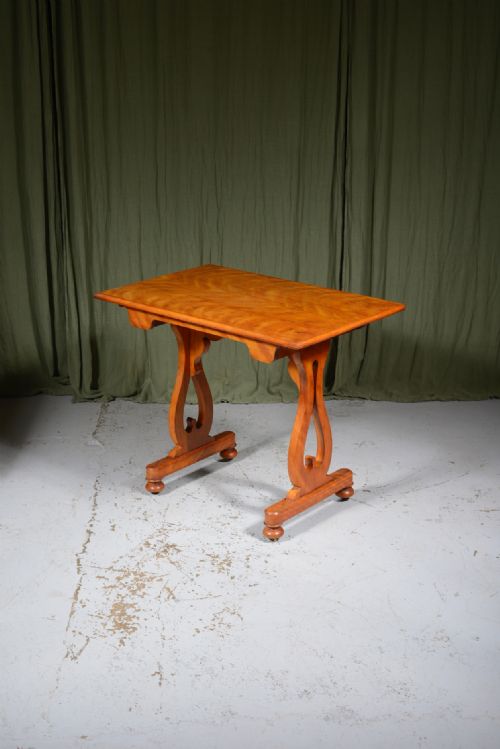 A VICTORIAN SATINWOOD TABLE ON LYRE SUPPORTS C1860 - ADDITIONAL PHOTO 1