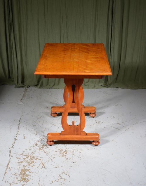 A VICTORIAN SATINWOOD TABLE ON LYRE SUPPORTS C1860 - ADDITIONAL PHOTO 3