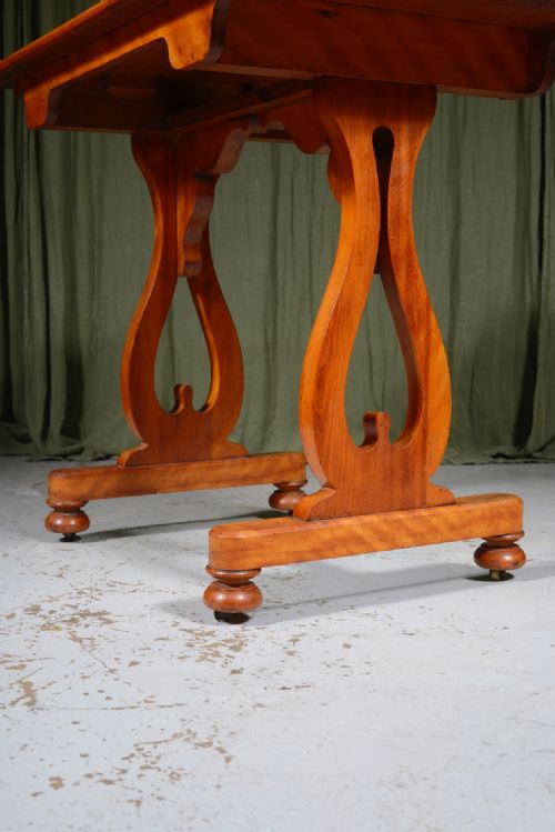 A VICTORIAN SATINWOOD TABLE ON LYRE SUPPORTS C1860 - ADDITIONAL PHOTO 4
