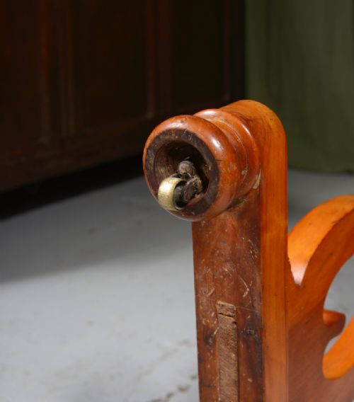 A VICTORIAN SATINWOOD TABLE ON LYRE SUPPORTS C1860 - ADDITIONAL PHOTO 8