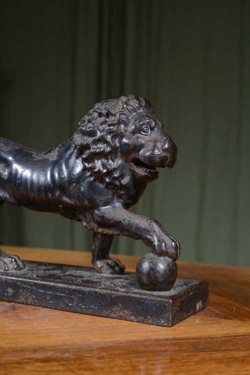 A REGENCY CAST IRON MEDICI LION DOOR PORTER SCULPTURE C1825 - ADDITIONAL PHOTO 1