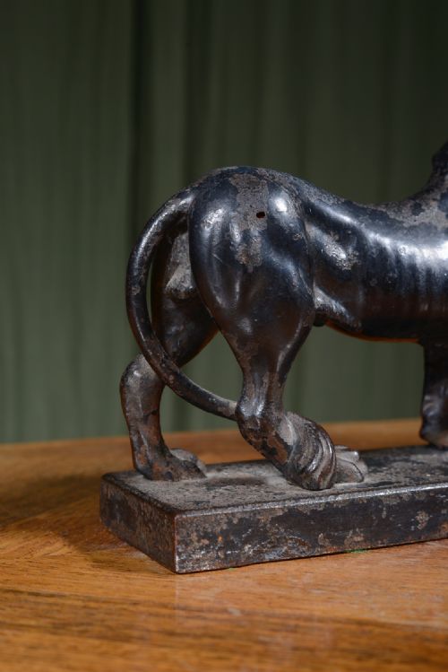 A REGENCY CAST IRON MEDICI LION DOOR PORTER SCULPTURE C1825 - ADDITIONAL PHOTO 2