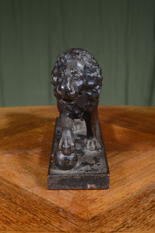 A REGENCY CAST IRON MEDICI LION DOOR PORTER SCULPTURE C1825 - ADDITIONAL PHOTO 3