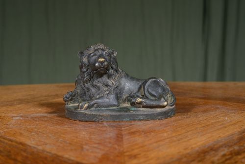 A REGENCY BRONZE SCULPTURE OF A RECUMBENT LION C1820 - ADDITIONAL PHOTO 1