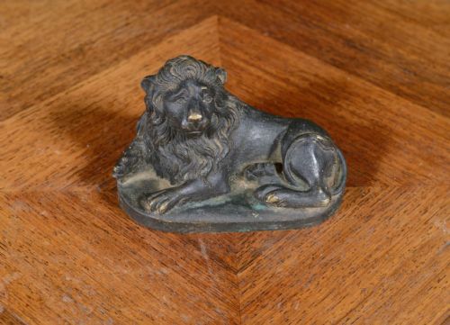 A REGENCY BRONZE SCULPTURE OF A RECUMBENT LION C1820 - ADDITIONAL PHOTO 2
