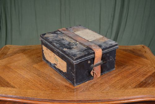 MAJOR JW JENNINGS'S ANGLO INDIAN JAPANNED TIN CARTRIDGE MAGAZINE BY ALLIBHOY VALLIJEE C1890 - ADDITIONAL PHOTO 4