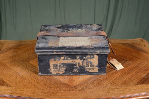 MAJOR JW JENNINGS'S ANGLO INDIAN JAPANNED TIN CARTRIDGE MAGAZINE BY ALLIBHOY VALLIJEE C1890 - ADDITIONAL PHOTO 5