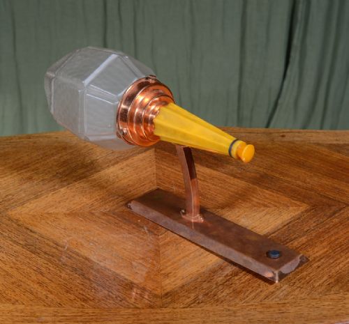AN ART DECO OLYMPIC TORCH COPPER BAKELITE AND GLASS WALL LIGHT C1930 - ADDITIONAL PHOTO 4