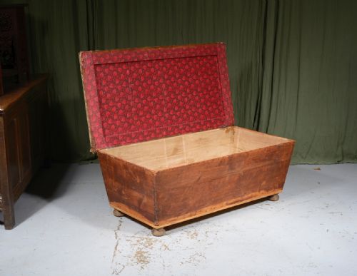 A LARGE VICTORIAN BOX OTTOMAN FOR UPHOLSTERY C1850 - ADDITIONAL PHOTO 4