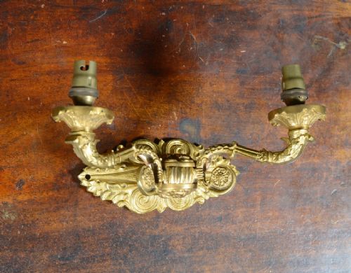 A GILT BRASS DOUBLE WALL SCONCE C1900 - ADDITIONAL PHOTO 2