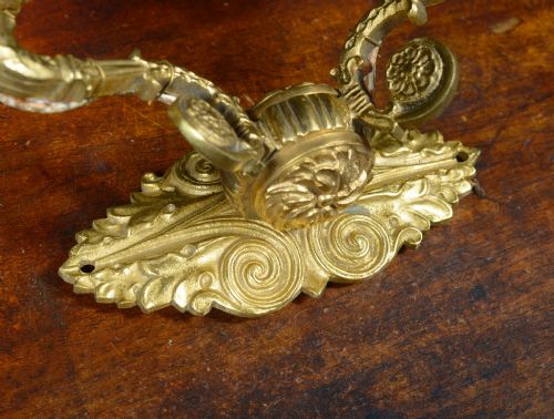 A GILT BRASS DOUBLE WALL SCONCE C1900 - ADDITIONAL PHOTO 4