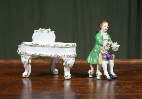 A VOLKSTEDT DRESDEN PORCELAIN PIANO PLAYER GROUP C1950'S - ADDITIONAL PHOTO 3