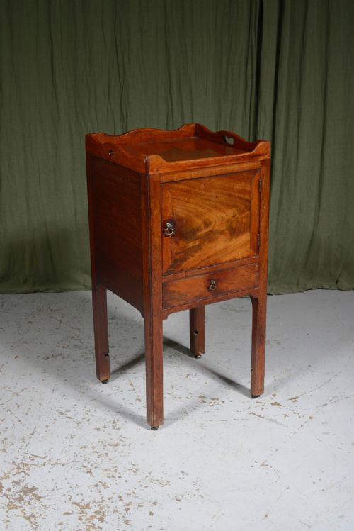 A GEORGE III MAHOGANY TRAY TOP COMMODE BEDSIDE CABINET C1790 - ADDITIONAL PHOTO 3