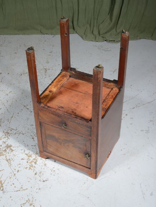 A GEORGE III MAHOGANY TRAY TOP COMMODE BEDSIDE CABINET C1790 - ADDITIONAL PHOTO 6